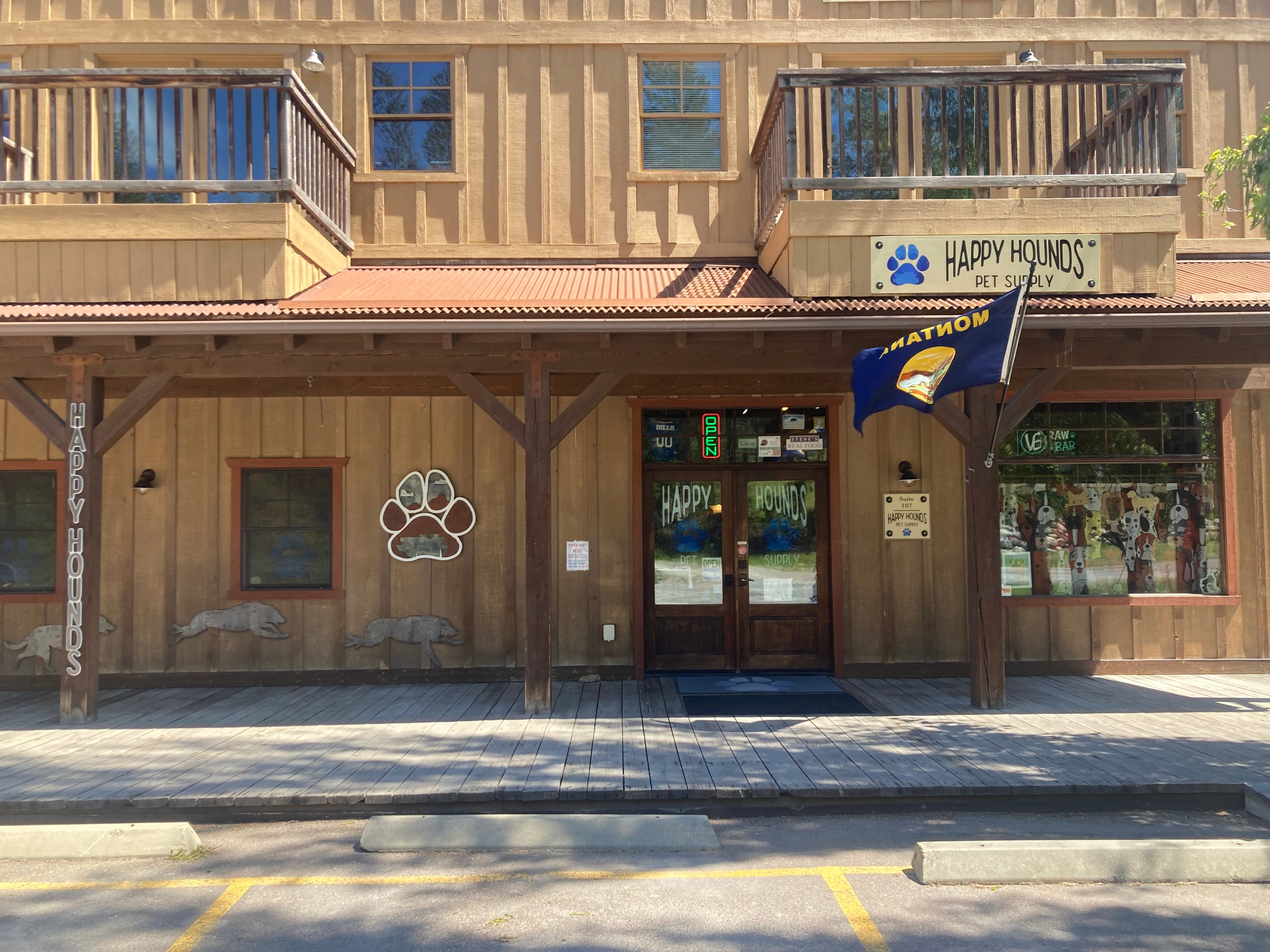 Storefront of Happy Hounds Pet Supply